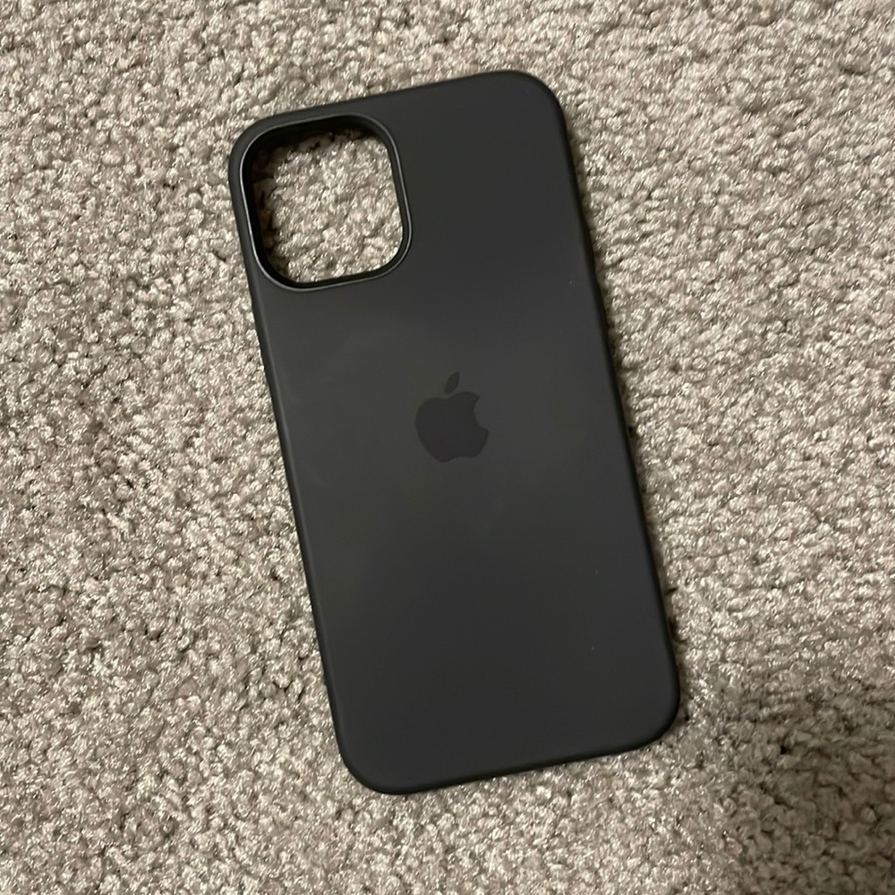 iPhone 12 | 12 Pro Silicon Case with MagSafe